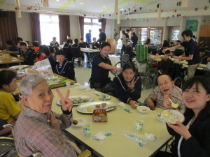 スイーツ交流会の様子　